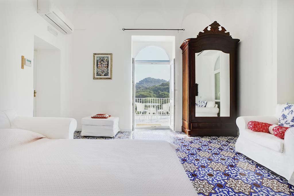 Suite Villa Carolina Capri Pokoj fotografie